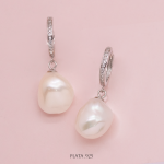 Aretes tipo huggie con perla cultivada