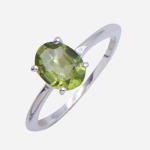 Anillo de plata con peridoto diseño oval