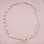 Collar corto de perla cultivada 8mm  9mm con broche de corazón con circón