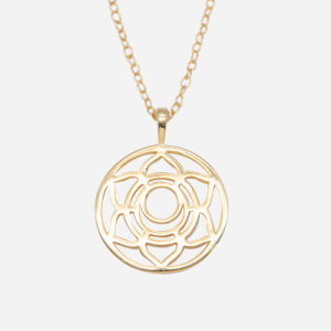 Juego de cadena de vermail con dije de flor con 6 pétalos