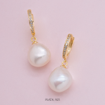 Aretes tipo huggie con perla cultivada