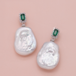 Aretes largos de perla barroca plana con cristal