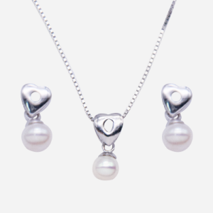 Juego de aretes y cadena con dije de mini corazón con perla cultivada