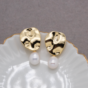 Aretes largos con perla drop