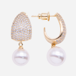 Aretes de chapa de oro de 18k con pavé de circones y perla colgante