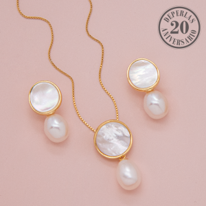 Juego de dije con aretes y cadena con perla natural y madre perla