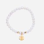 Pulsera para niña con perlas cultivadas y escapulario de oro laminado con dos beads