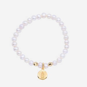 Pulsera para niña con perlas cultivadas y escapulario de oro laminado con dos beads