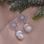 Aretes largos diseño estrella con perla núcleo