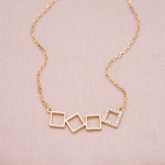 Cadena de vermail con dijes cuadrados con circones