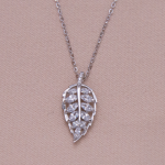 Juego de cadena y dije en plata de hoja calada con circones