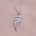 Juego de cadena y dije en plata de hoja con circones