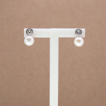 Arete de plata con circon y perla botón