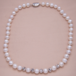 Collar corto de perla cultivada con beads de plata