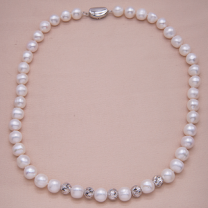 Collar corto de perla cultivada con beads de plata