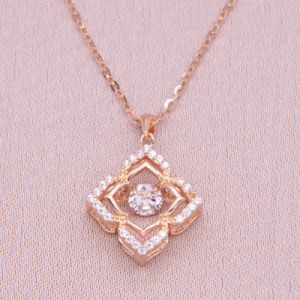 Juego de cadena y dije en oro rosado silueta flor de 4 pétalos