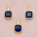 Juego dije y aretes en vermail con pavé de circones y cristal cuadrado azul