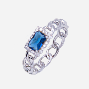 Anillo de plata con pavé de circones y cristal cuadrado azul