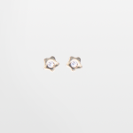 Broquel oro 10k en forma de flor lisa, con circon en medio