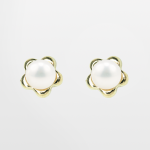 Broquel de oro 10k con perla y flor margarita pequeña