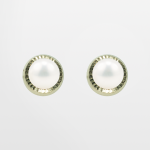 Broquel de oro 10k redondo diamantado con perla