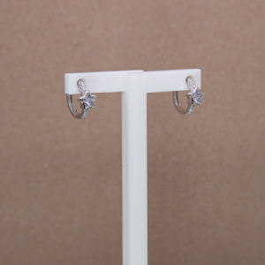 Arracadas en plata diseño estrella con circones