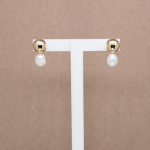 Aretes de perla oval