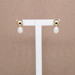 Aretes de perla oval