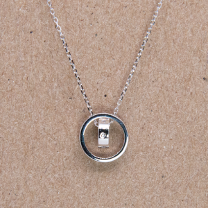 Juego de cadena con dije de 2 aros