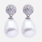 Arete de plata con madreperla en gota y esfera con circones
