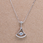 Juego de cadena con dije de plata