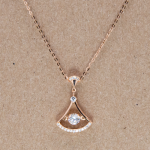 Juego de cadena con dije oro rosado