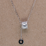 Juego de cadena con dije de barrilito