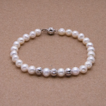 Pulsera de perlas con bits de plata