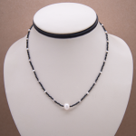 Collar corto de black spinel y perla blanca