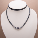 Collar corto de black spinel, hematita y perla oval