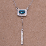 Collar de London Topaz cuadrado