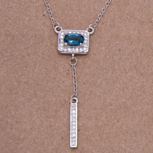 Collar de London Topaz cuadrado