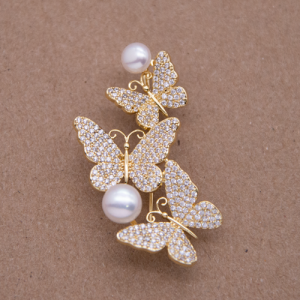 Prendedor de mariposas con perlas