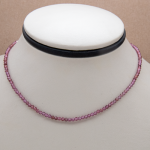 Collar corto de granate