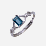 Anillo de rodio con piedra London topaz