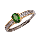 Anillo de plata con piedra diópside