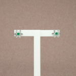 Arete de esmeralda diseño flor