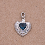 Dije de corazón con piedra London Topaz