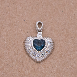 Dije de corazón con piedra London Topaz