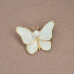 Prendedor de mariposa con madreperla