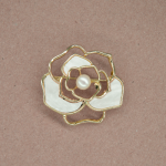 Prendedor de flor con madreperla