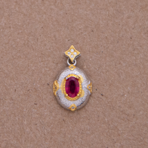 Dije ovalado de plata con Rubí