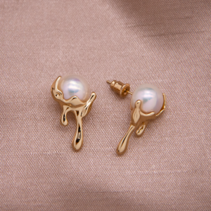 Aretes cortos con perla cultivada