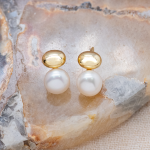Aretes cortos de perla natural